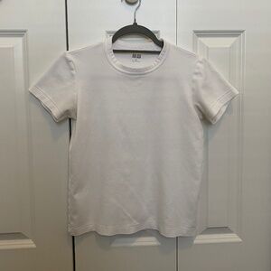 UNIQLO WHITE T-SHIRT